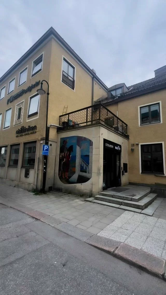Kika in i den här ljusa och rymliga lokalen – mitt i Norrtälje!

✅ Centralt läge
✅ Markplan
✅ Reception & väntrum
✅ Flexibla kontors/behandlingsrum
✅ Trevligt personalutrymme med utgång till innergård

Nyfiken? Hör av dig för visning!

#centrumfastigheter #norrtälje #roslagen #norrtalje #lediglokal #norrtäljehandelsstad