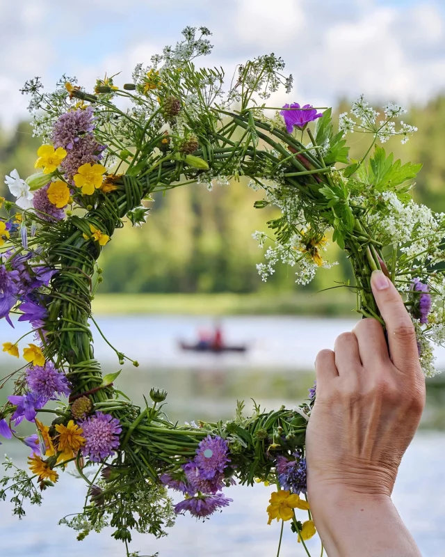 En riktigt härlig midsommar önskar vi på 
Centrum Fastigheter! 🌸🇸🇪