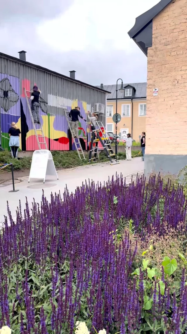 Nu blir det färg på stan! 🎨

Konst i ån tar steget upp från vattnet och in i stadskärnan – och vi är stolta över att vara med. Några av våra fastigheter blir en del av årets utställning som invigs den 27 juni och pågår hela sommaren. Missa inte!

@norrtaljekommun @norrtaljekonsthall @visitnorrtalje 

#centrumfastigheter #norrtälje #roslagen #norrtalje #konstiån #visitroslagen #destinationsroslagen